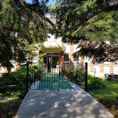 Hostal Berek Szálló Balatonfenyves